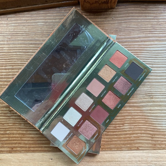 Buxom Other - 🎉HP🎉 New Buxom Boss Babe Betty Eyeshadow Palette